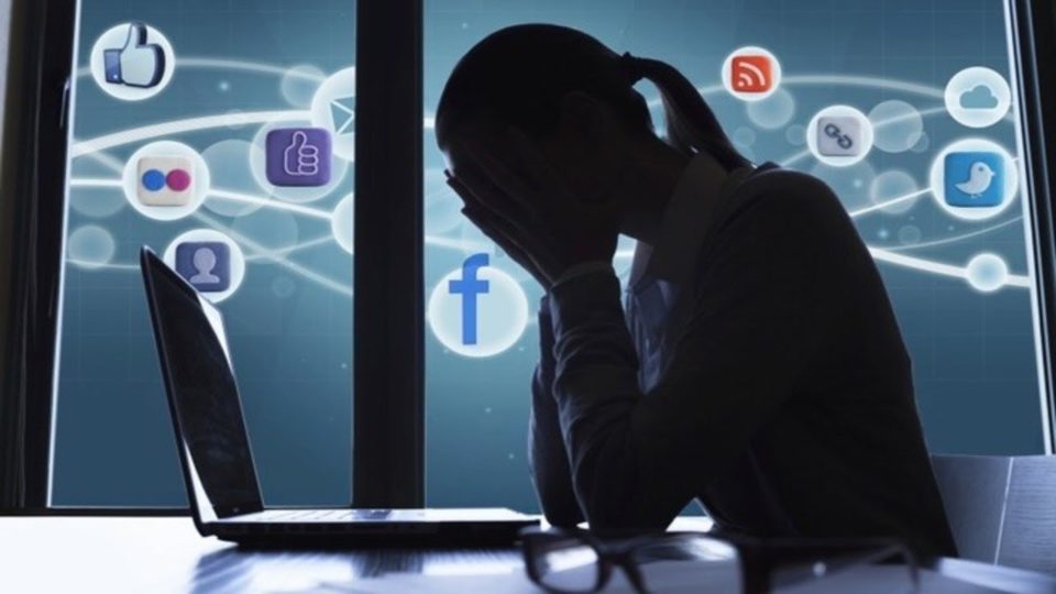 Can Social Media Cause Depression? How Homeopathy Can Help?